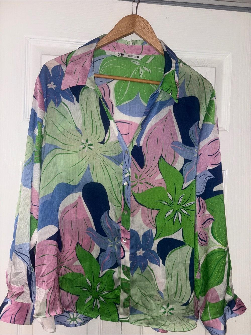 Zara Pastel Floral Button-Up Shirt in Green, Pink & Blue. Size 34 or XL. In EUC